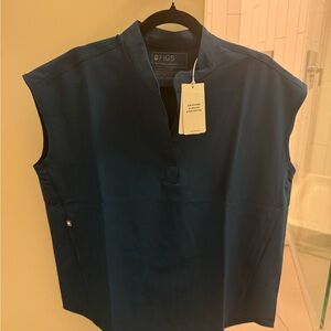 Figs Women's Deep Blue Blouse W_RAFAELA THREE-POCKET
SCRUB TOP